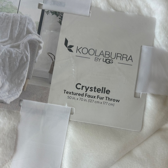 Koolaburra Cream Textured Faux Fur Throw by UGG - Picture 2 of 7